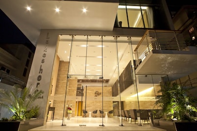 湖岸巴纳尼酒店