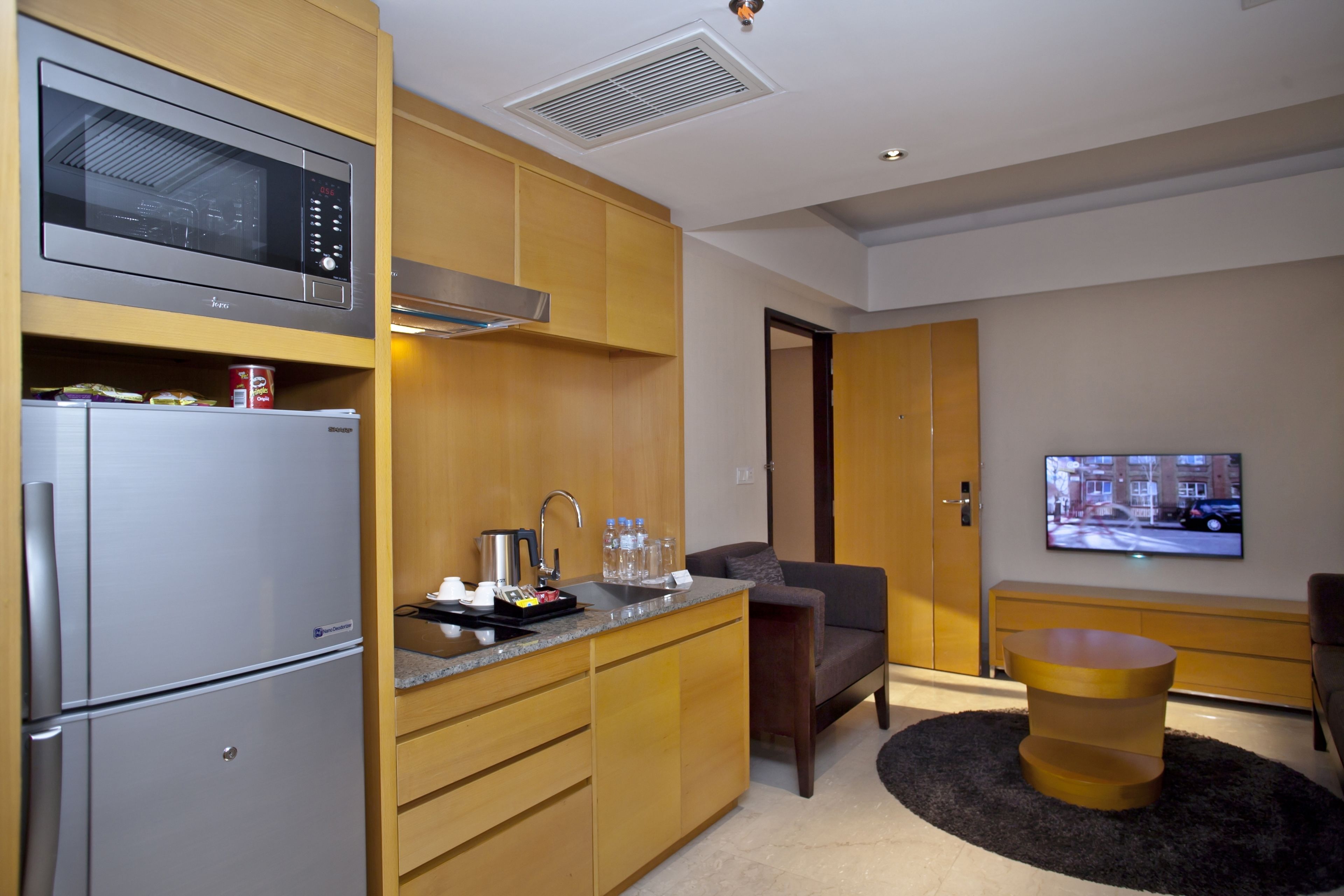 business suite | private kitchenette | coffee/tea maker