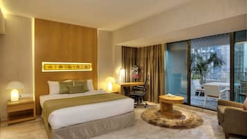 Penthouse Suite | Premium bedding, minibar, in-room safe, desk