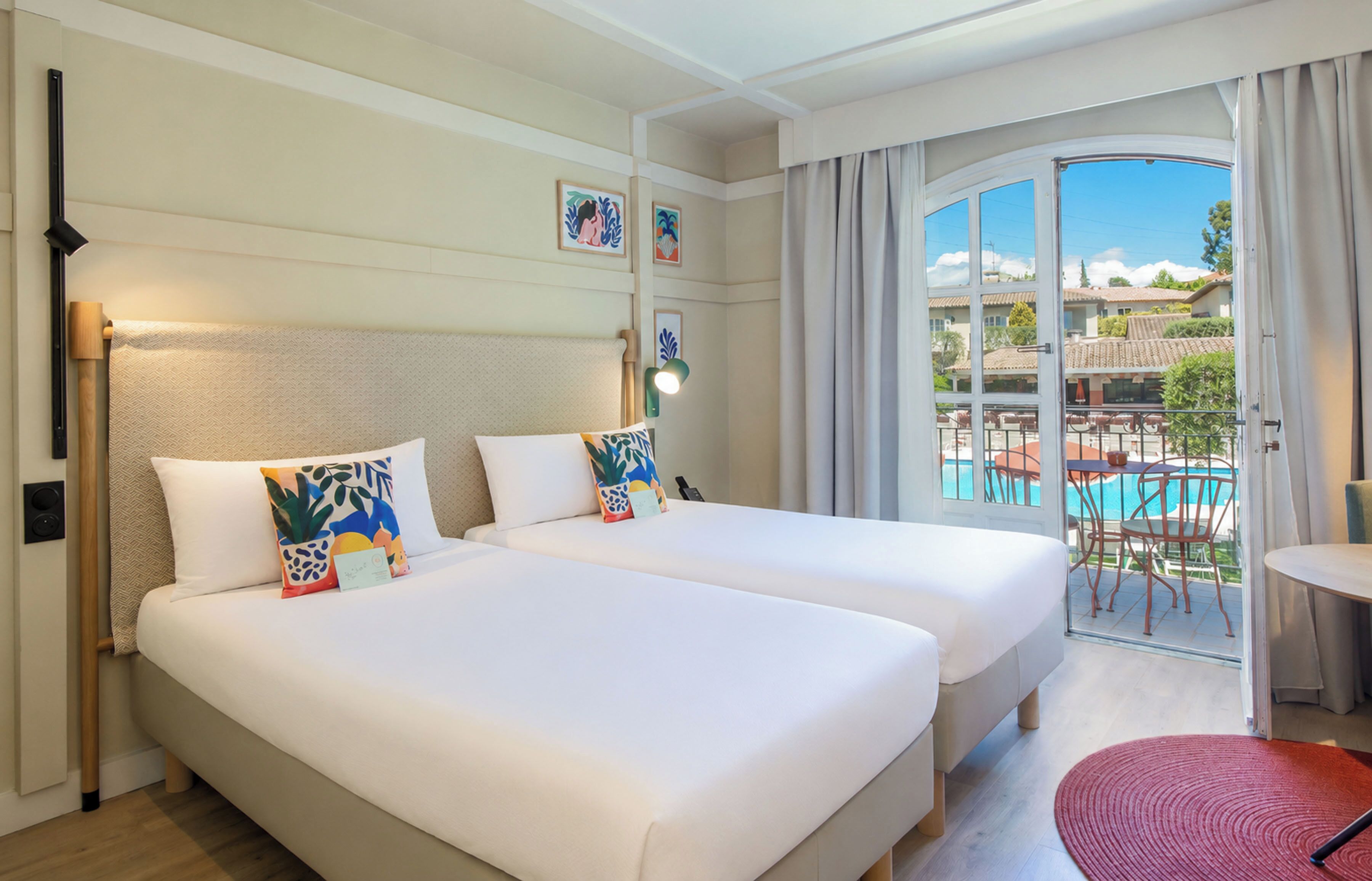 Ropa de cama de alta calidad y minibar 