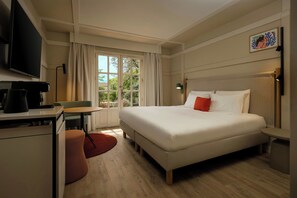 Premium bedding, minibar, in-room safe, desk