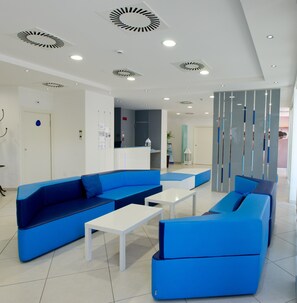 Lobby sitting area - Hotel Oceanomare (Ravenna)