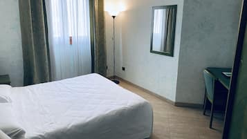 Minibar, caja de seguridad en la habitación y decoración personalizada