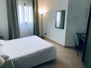 Minibar, in-room safe, individually decorated, individually furnished - Park Hotel Imperatore Adriano (Guidonia Montecelio)