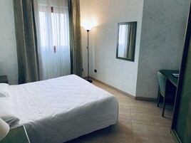 Double Room | Minibar, in-room safe, individually decorated, individually furnished