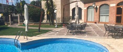 Seasonal outdoor pool, pool umbrellas, sun loungers