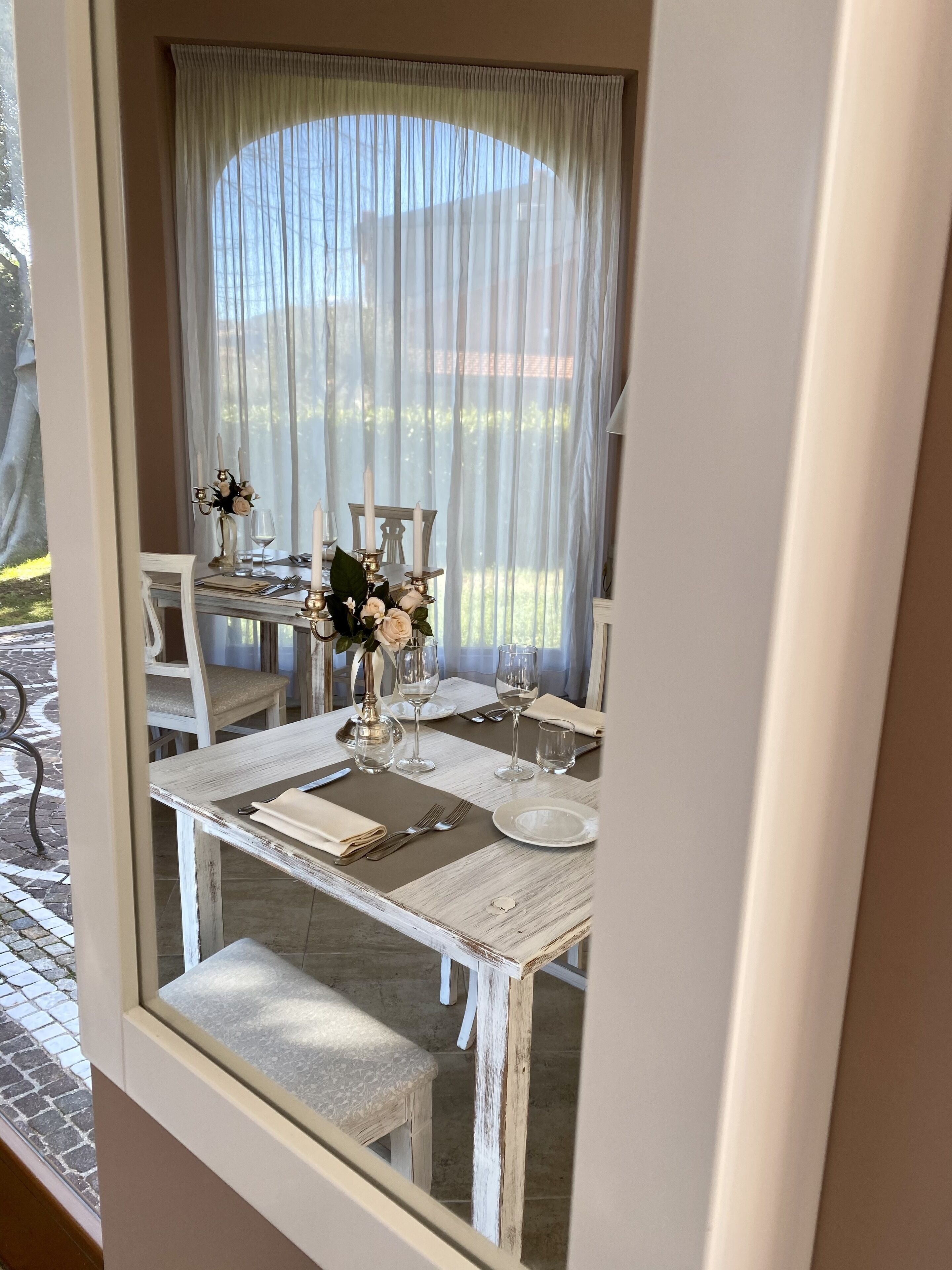 Aperto a pranzo e cena, cucina locale