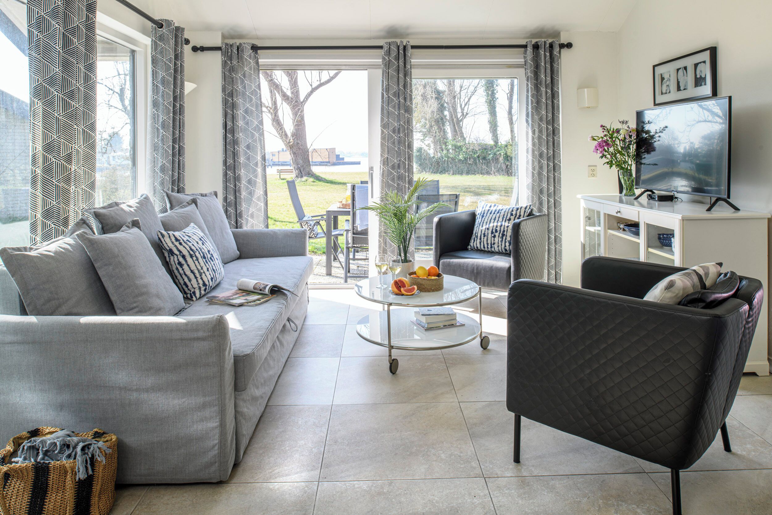 Island Bungalow 2 bedrooms Lake Side | Premium bedding, soundproofing, iron/ironing board, travel cot