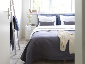Luxe beddengoed, geluiddichte muren, een strijkplank/strijkijzer