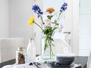 Luxe villa, 3 slaapkamers (Houseboat) | Dineren in de kamer