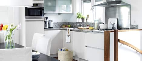 Villa Luxury, 3 camere da letto (Houseboat) | Cucina privata | Frigorifero con congelatore, microonde (su richiesta), forno