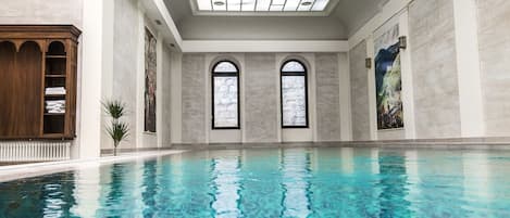 Indoor pool, pool loungers
