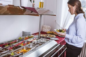 Tägliches Frühstücksbuffet gegen Gebühr