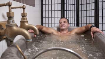 Couples treatment room(s), sauna, hot tub, body treatments, body wraps