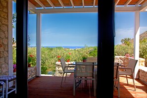 Departamento familiar, 2 habitaciones, vista al mar (Fouli) | Terraza o patio