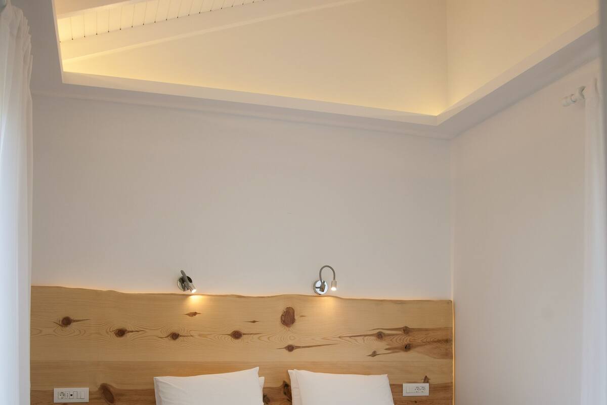 In-room safe, desk, soundproofing, iron/ironing board