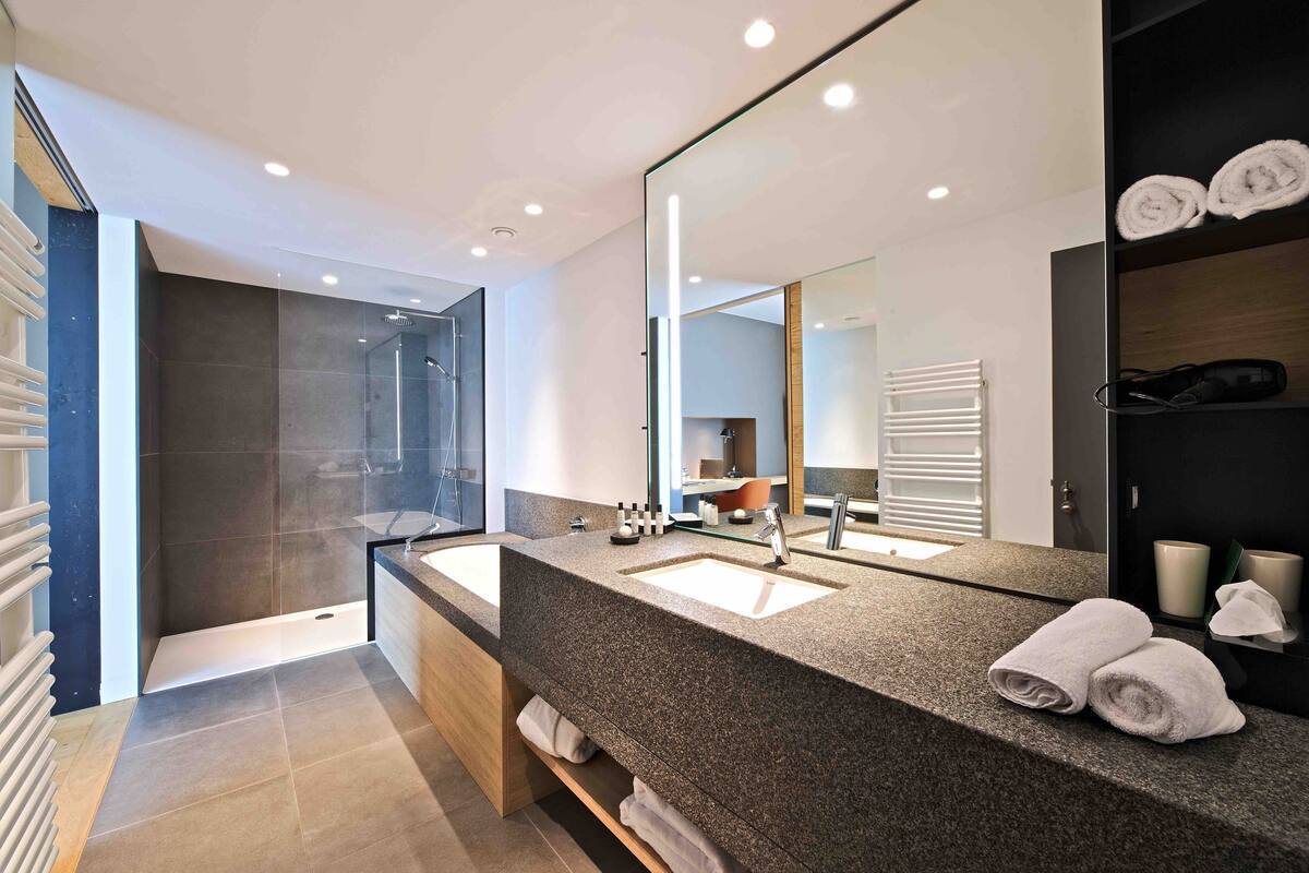 panoramic suite | bathroom | separate bathtub and shower, free toiletries, hair dryer, bathrobes