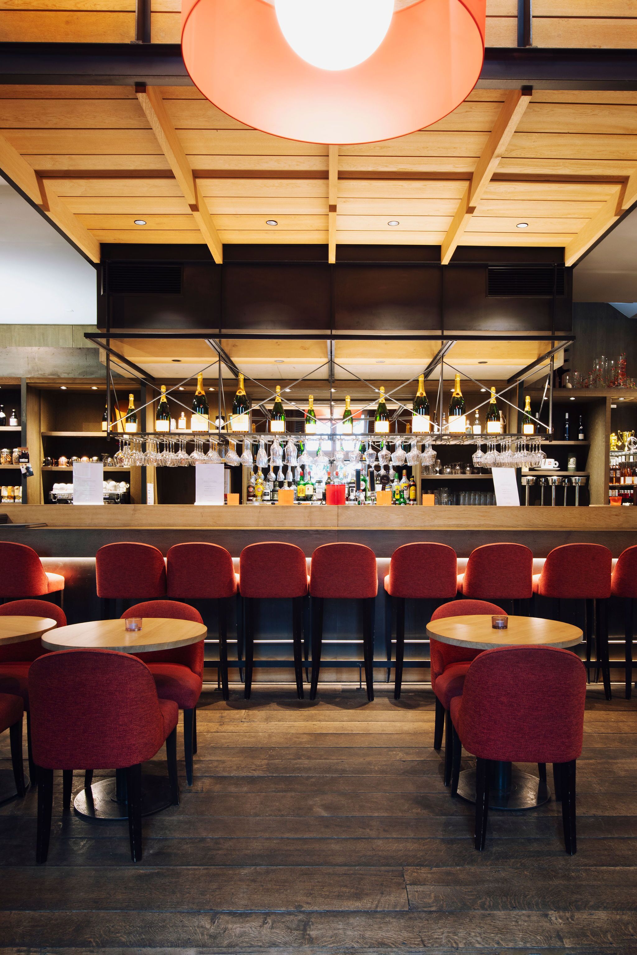 2 restaurants, lunch, dinner served; french cuisine