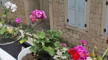 2 bedrooms, premium bedding, down comforters, Select Comfort beds