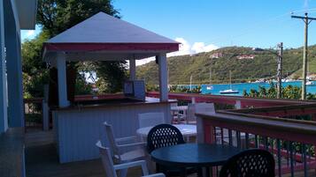 Cooked-to-order breakfast for a fee