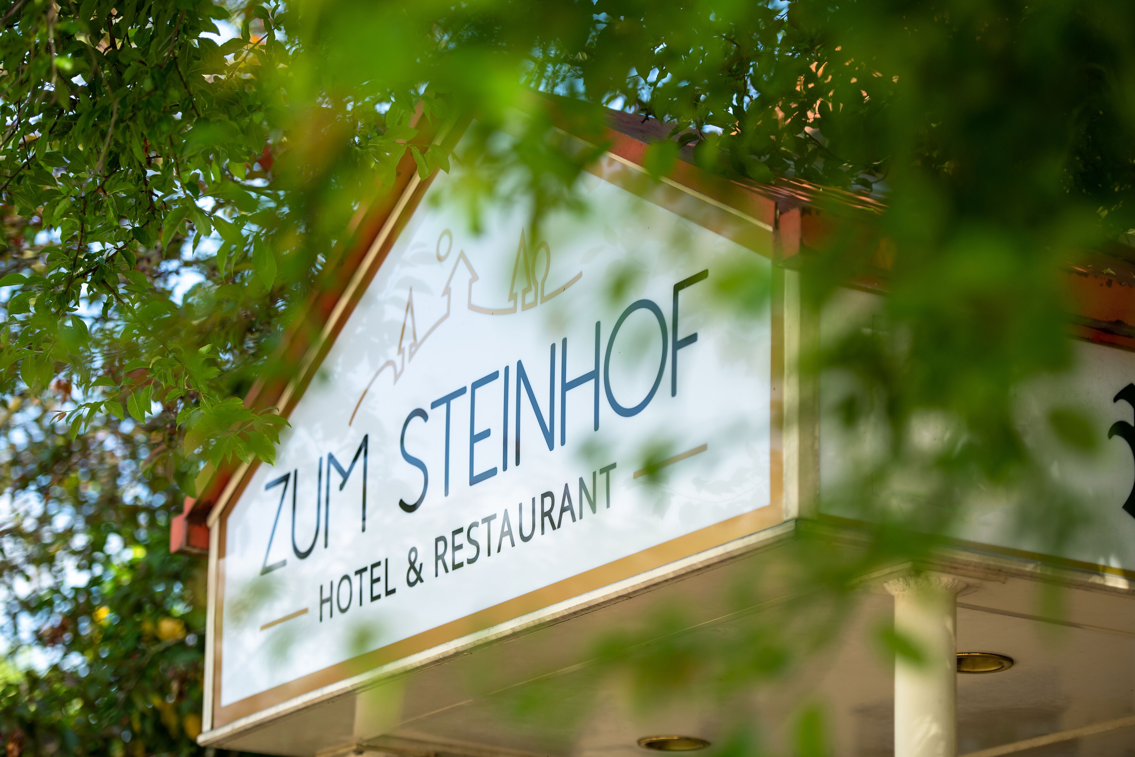 A sign for Zum Steinhof Hotel & Restaurant.