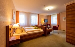 Individually decorated, desk, laptop workspace, free WiFi - Hotel zum Steinhof (Bad Blankenburg)