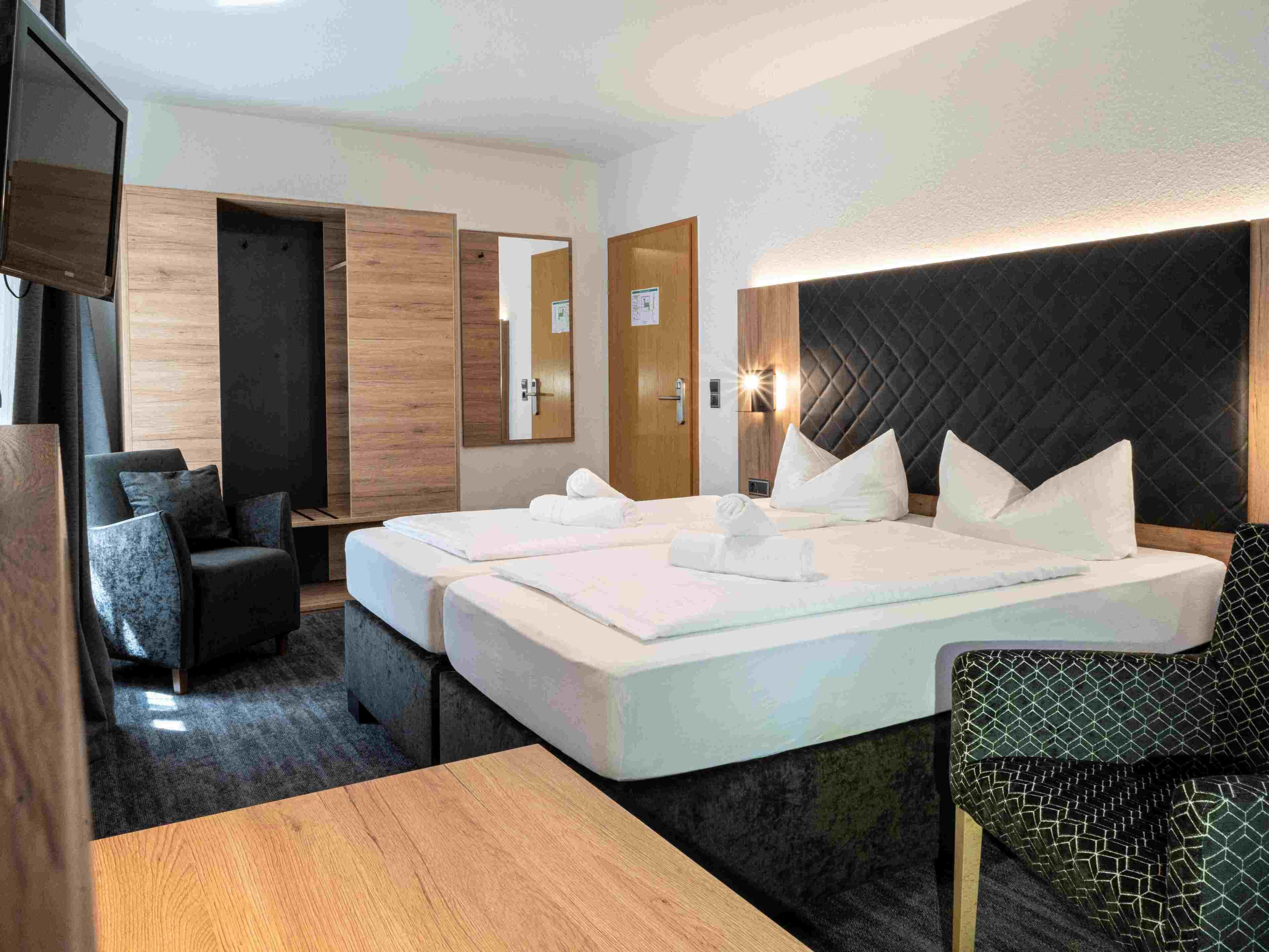 Comfort Double Room, 1 King Bed, Non Smoking | Individually decorated, desk, laptop workspace, free WiFi