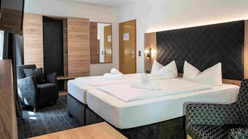Comfort Double Room, 1 King Bed, Non Smoking | Individually decorated, desk, laptop workspace, free WiFi