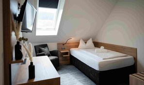 Comfort Single Room, 1 Twin Bed, Non Smoking | Individually decorated, desk, laptop workspace, free WiFi - Hotel zum Steinhof (Bad Blankenburg)