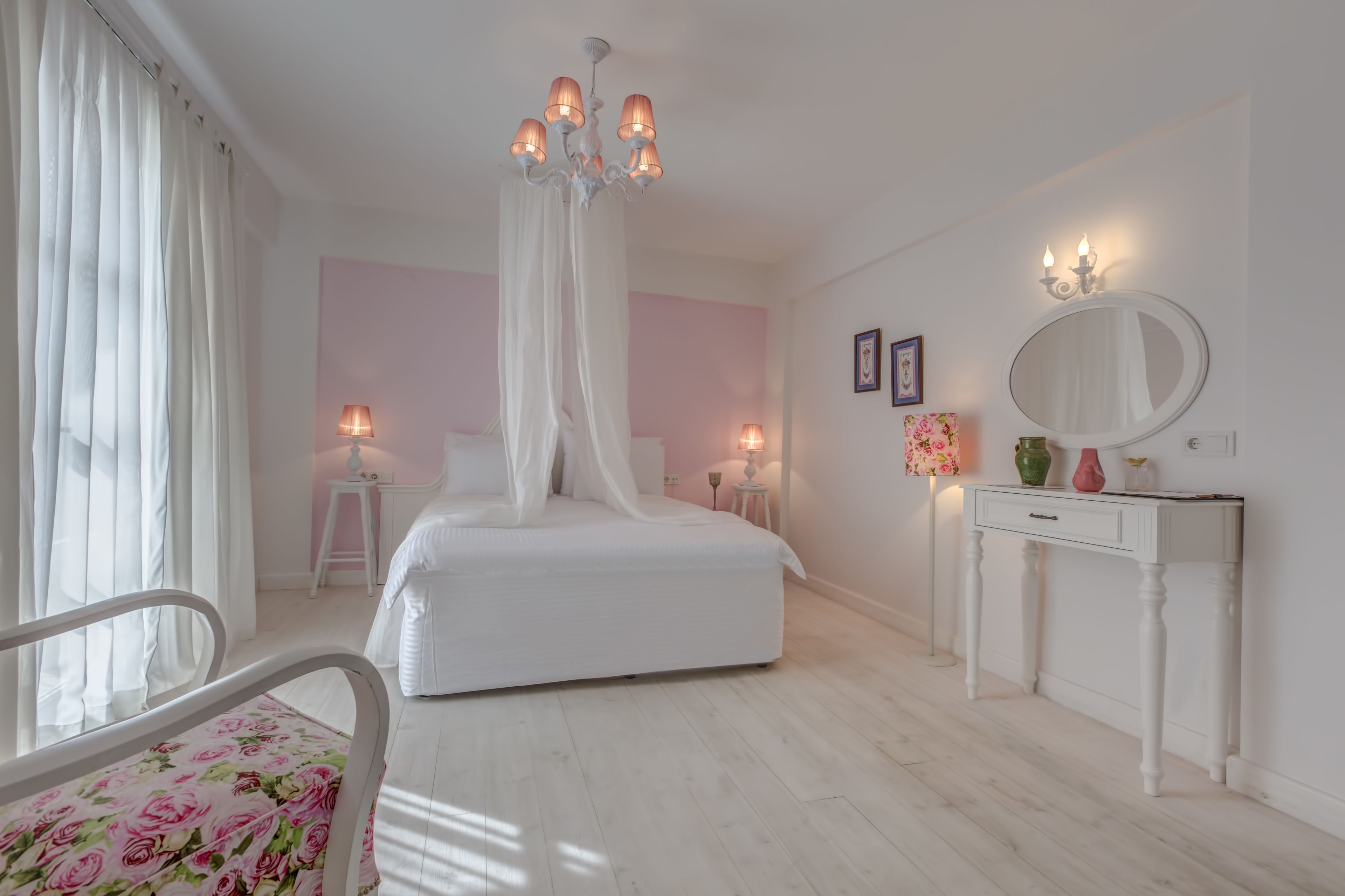 deluxe double room | 1 bedroom, minibar, in-room safe, soundproofing