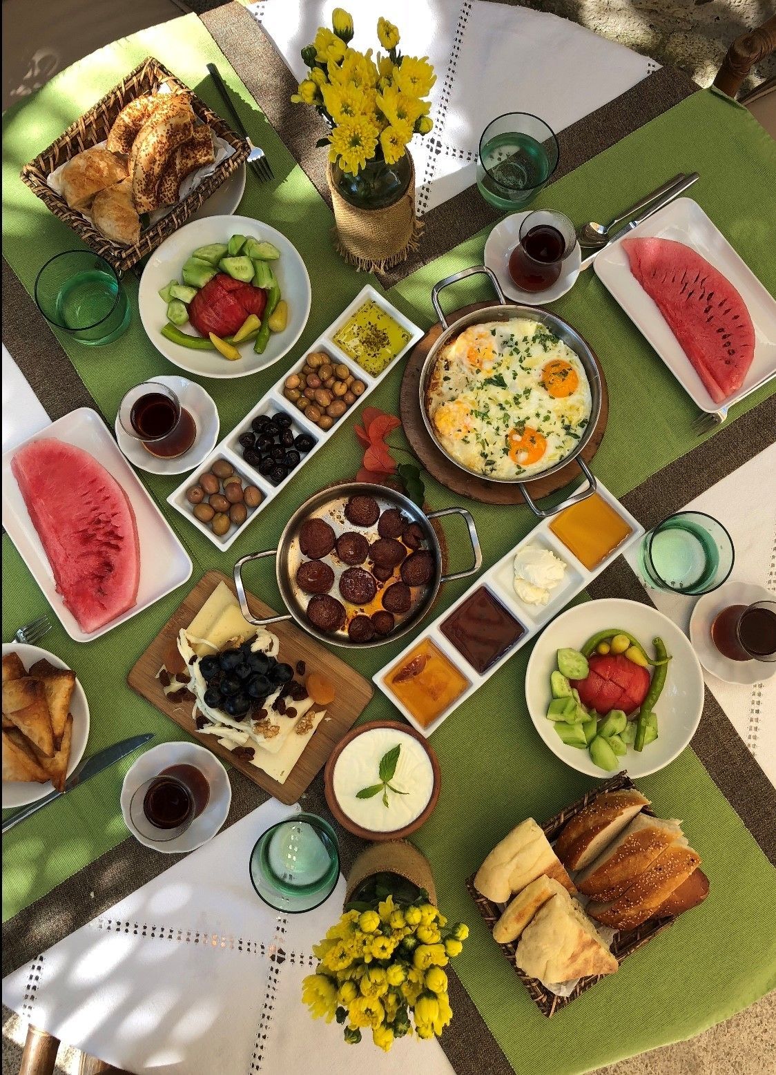 free daily full breakfast