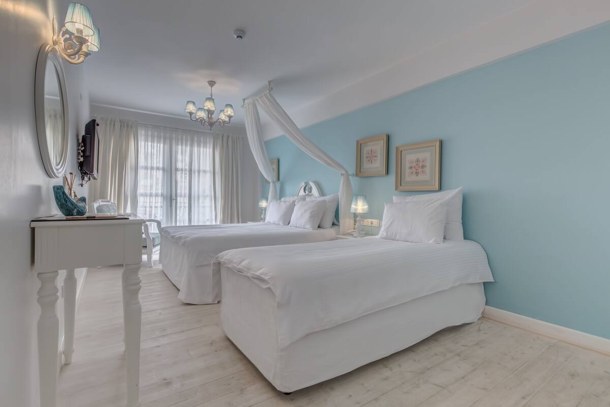 family triple room | 1 bedroom, minibar, in-room safe, soundproofing