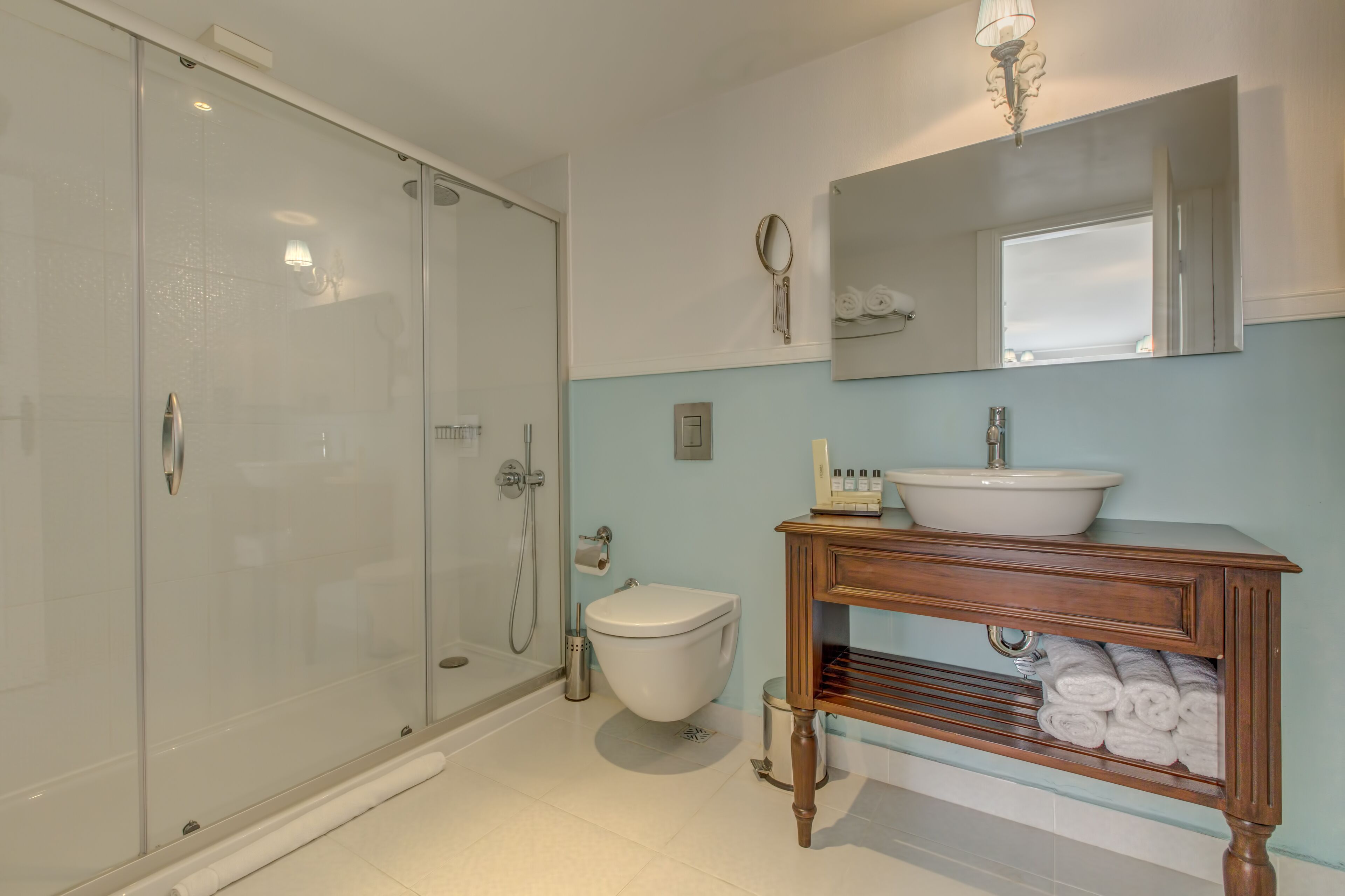 family triple room | bathroom | shower, free toiletries, hair dryer, bathrobes