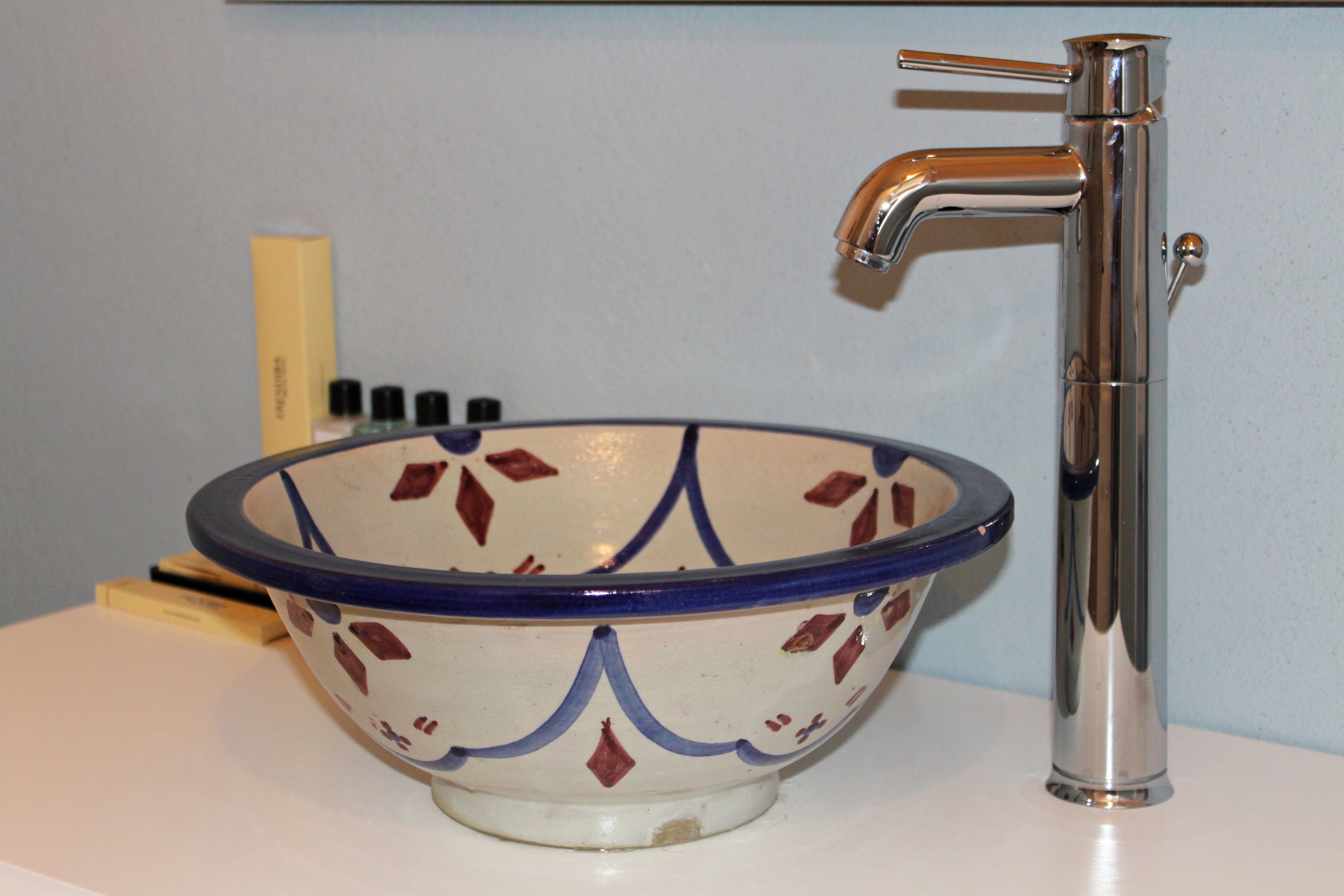 deluxe double room | bathroom sink