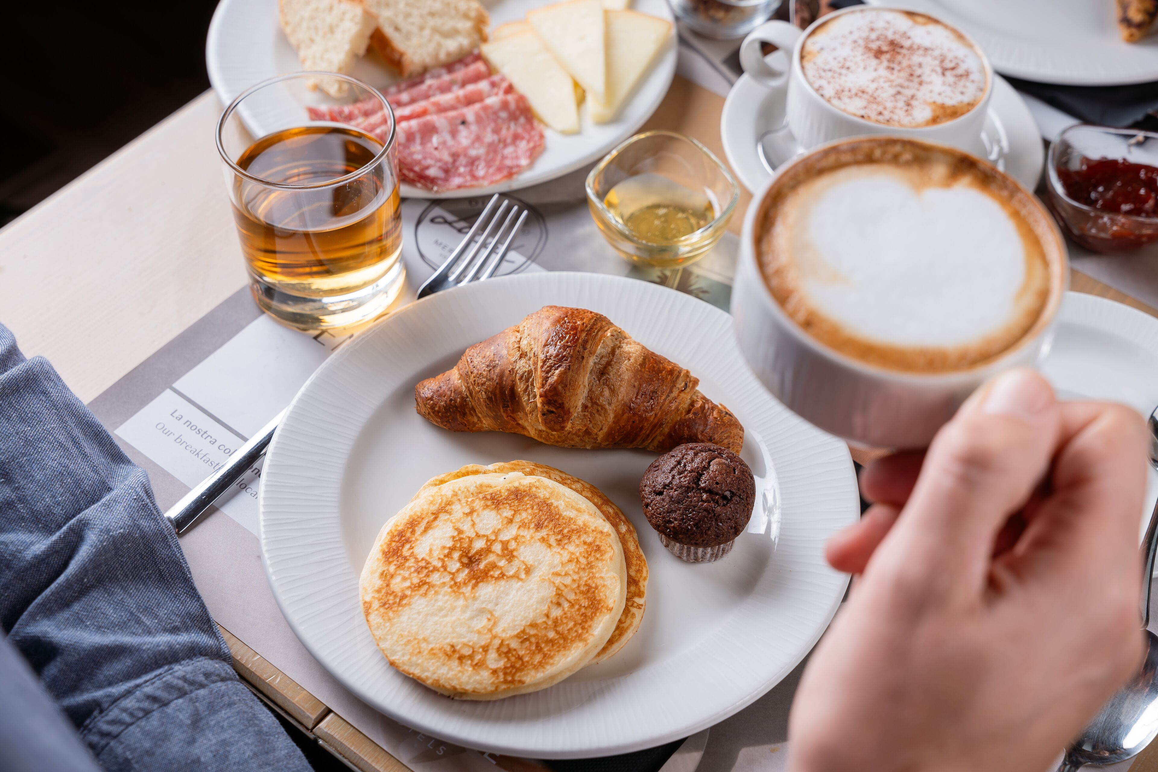 daily continental breakfast (eur 18 per person)