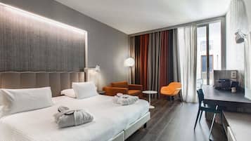 Privilege, Chambre, balcon | Literie de qualité supérieure, minibar, coffres-forts dans les chambres