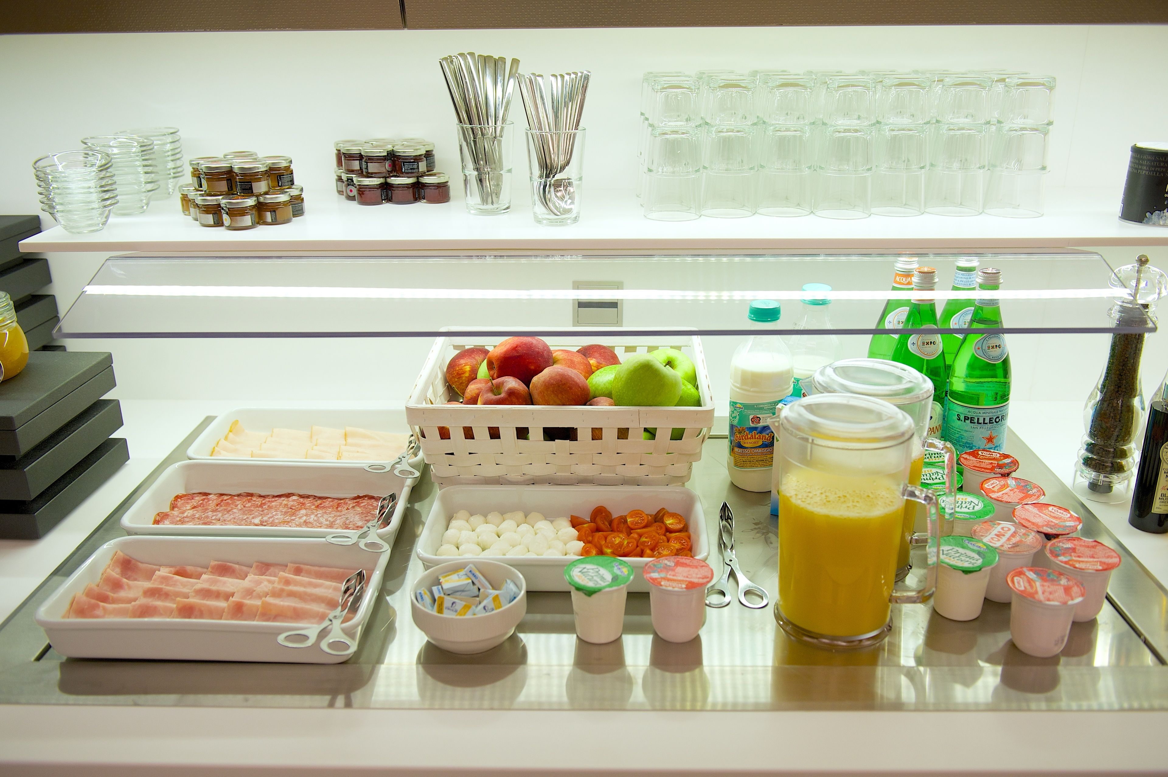 daily continental breakfast (eur 18 per person)