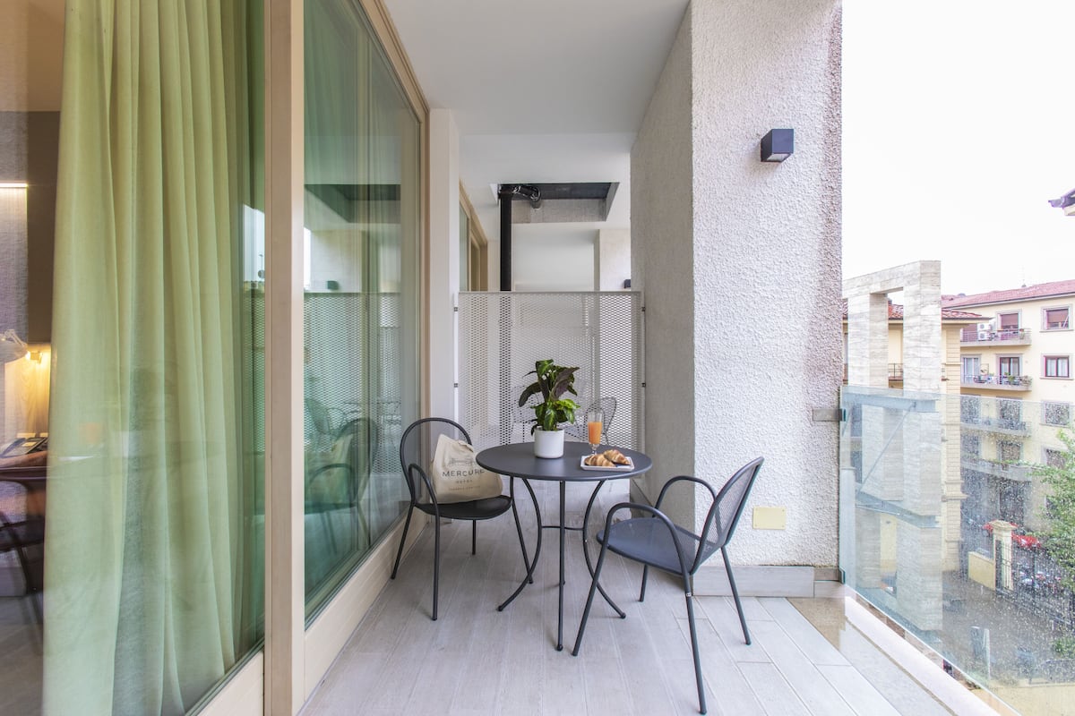 Privilege, Room, Balcony | Premium bedding, minibar, in-room safe, desk