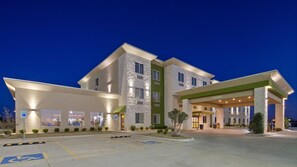 Exterior - Best Western Lindsay Inn & Suites (Lindsay)