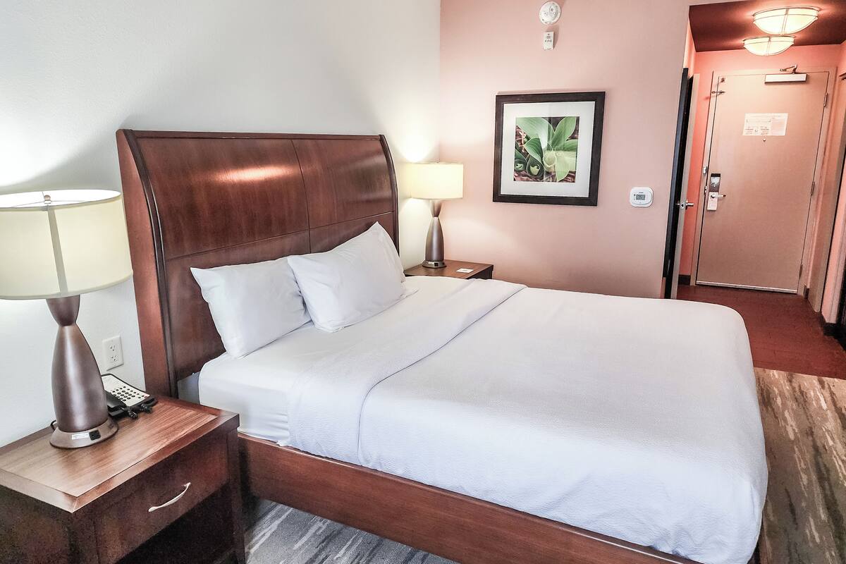 premium bedding, in-room safe, desk, free cots/infant beds