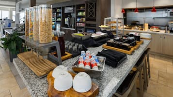 Petit déjeuner continental (14.00 USD par personne)
