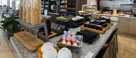 Desayuno continental todos los días (USD 14.00 por persona)