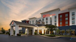 A Hilton Garden Inn with a modern design, featuring a covered entrance and multiple floors. - Hilton Garden Inn Memphis/Wolfchase Galleria (Cordova)