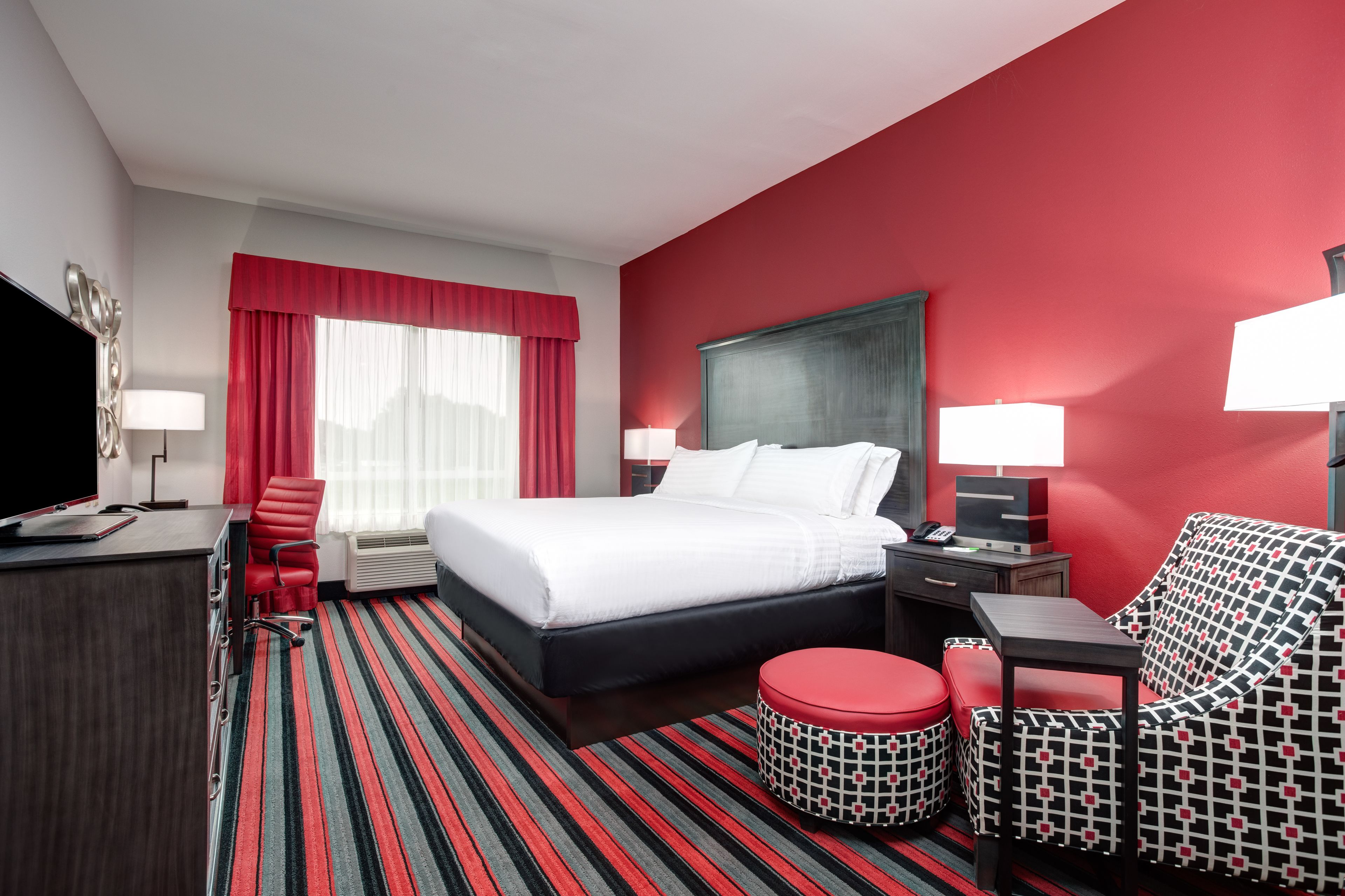 Allergitestade sängkläder, skrivbord och arbetsyta för laptop