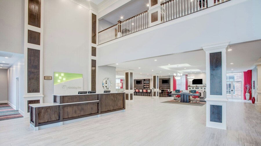 Holiday Inn & Suites Lafayette North by IHG