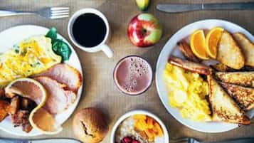 Desayuno a la carta todos los días (con cargo)
