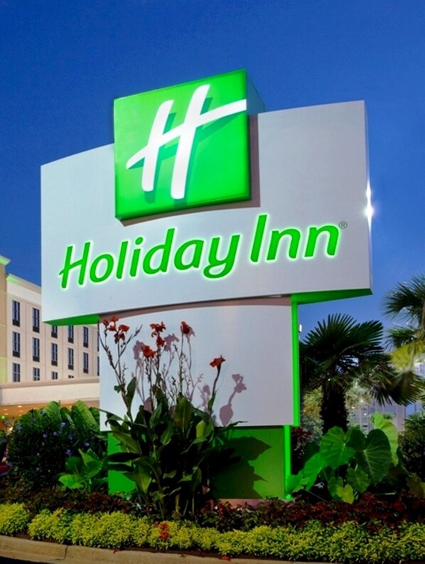 A Holiday Inn sign with a green logo and the name 'Holiday Inn' in white letters. - Holiday Inn & Suites Lafayette North by IHG (Lafayette)