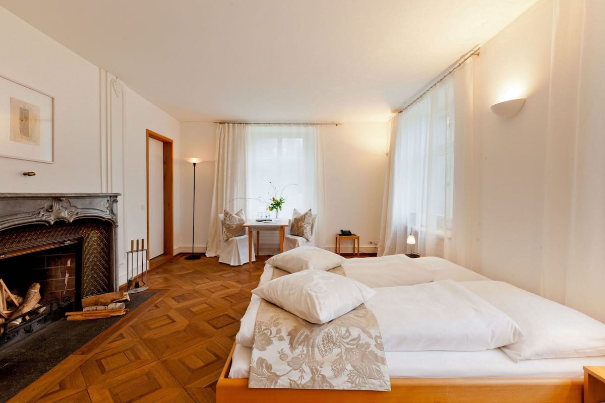 Romantic Room | Premium bedding, in-room safe, soundproofing, free cots/infant beds