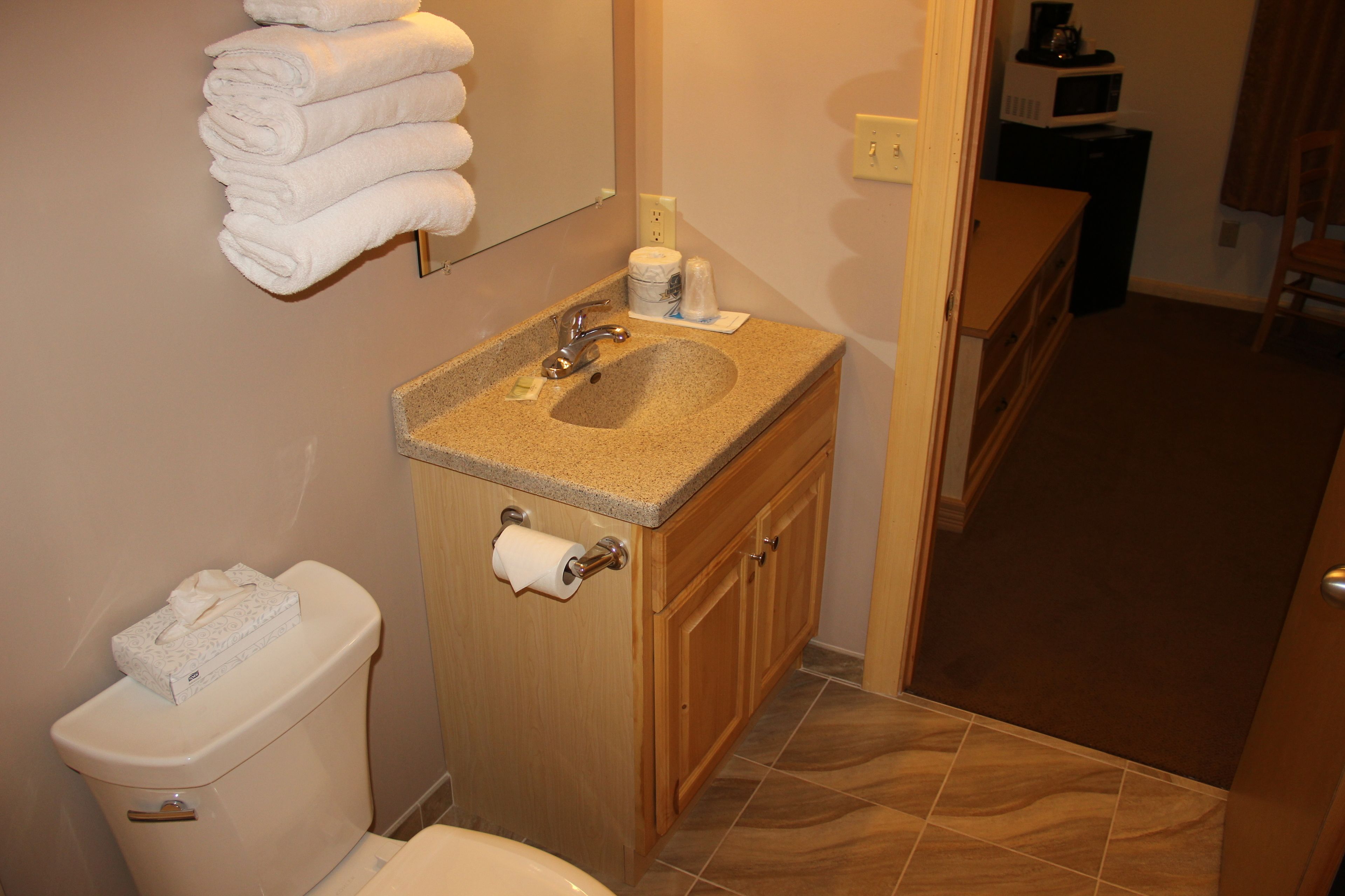 standard room, lake view | bathroom | hair dryer, towels, soap, shampoo