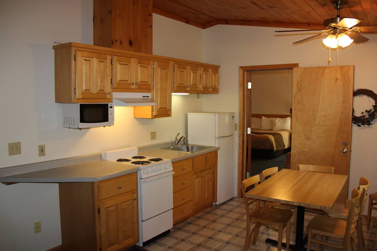 condo, 2 bedrooms | private kitchen | microwave, coffee/tea maker